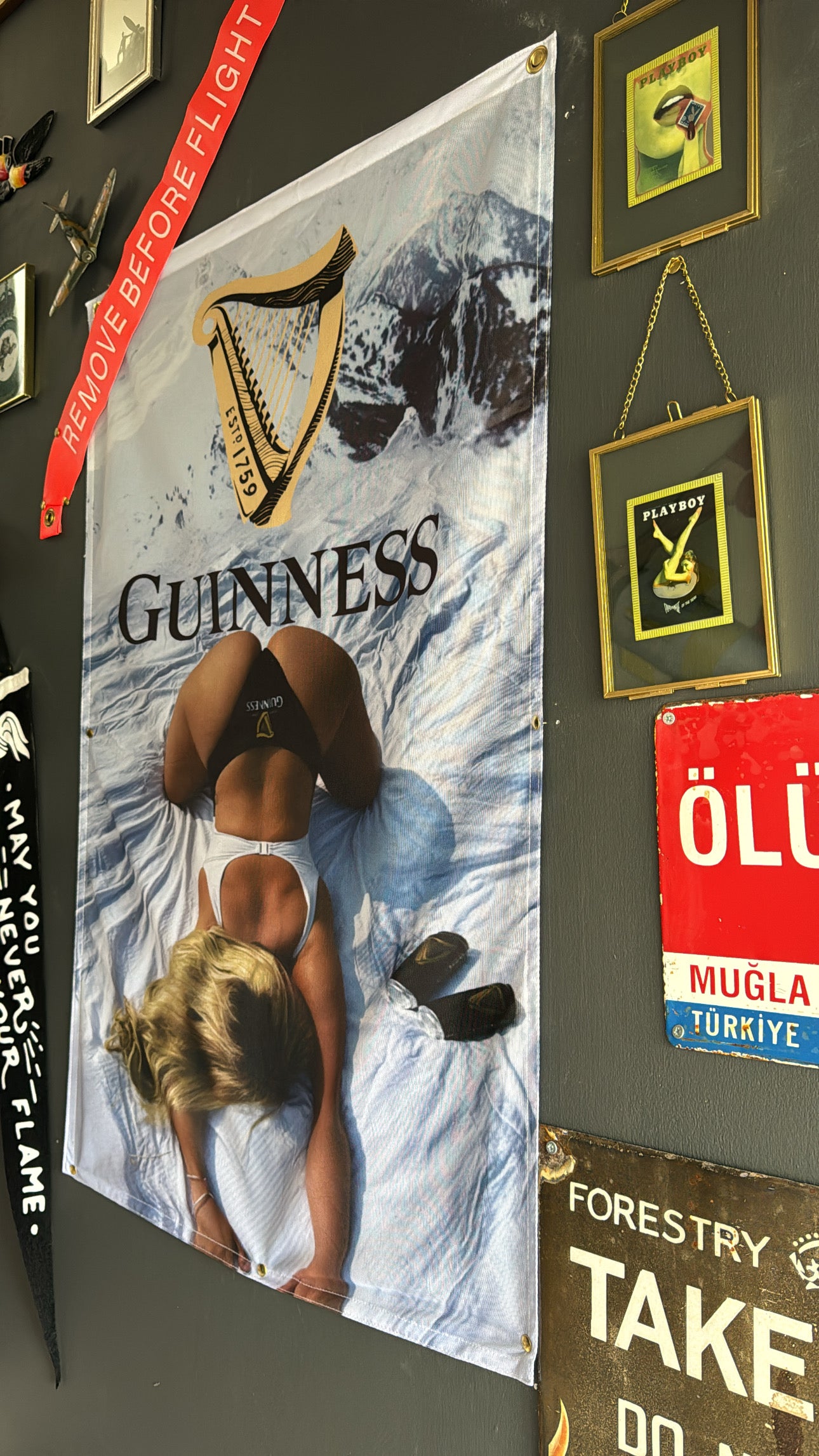 GUINNESS GIRL Morale flag