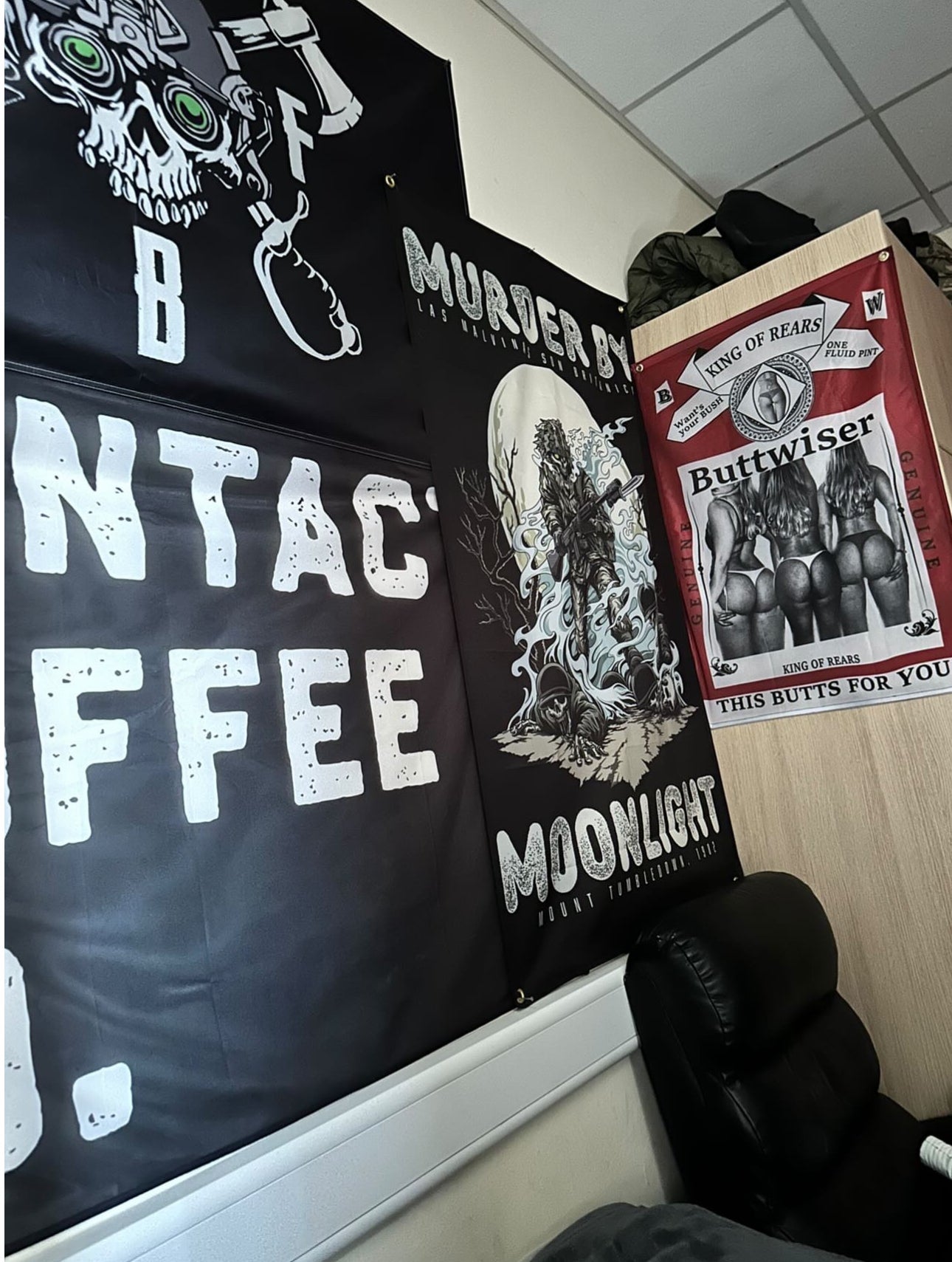 BUTTWISER Morale flag