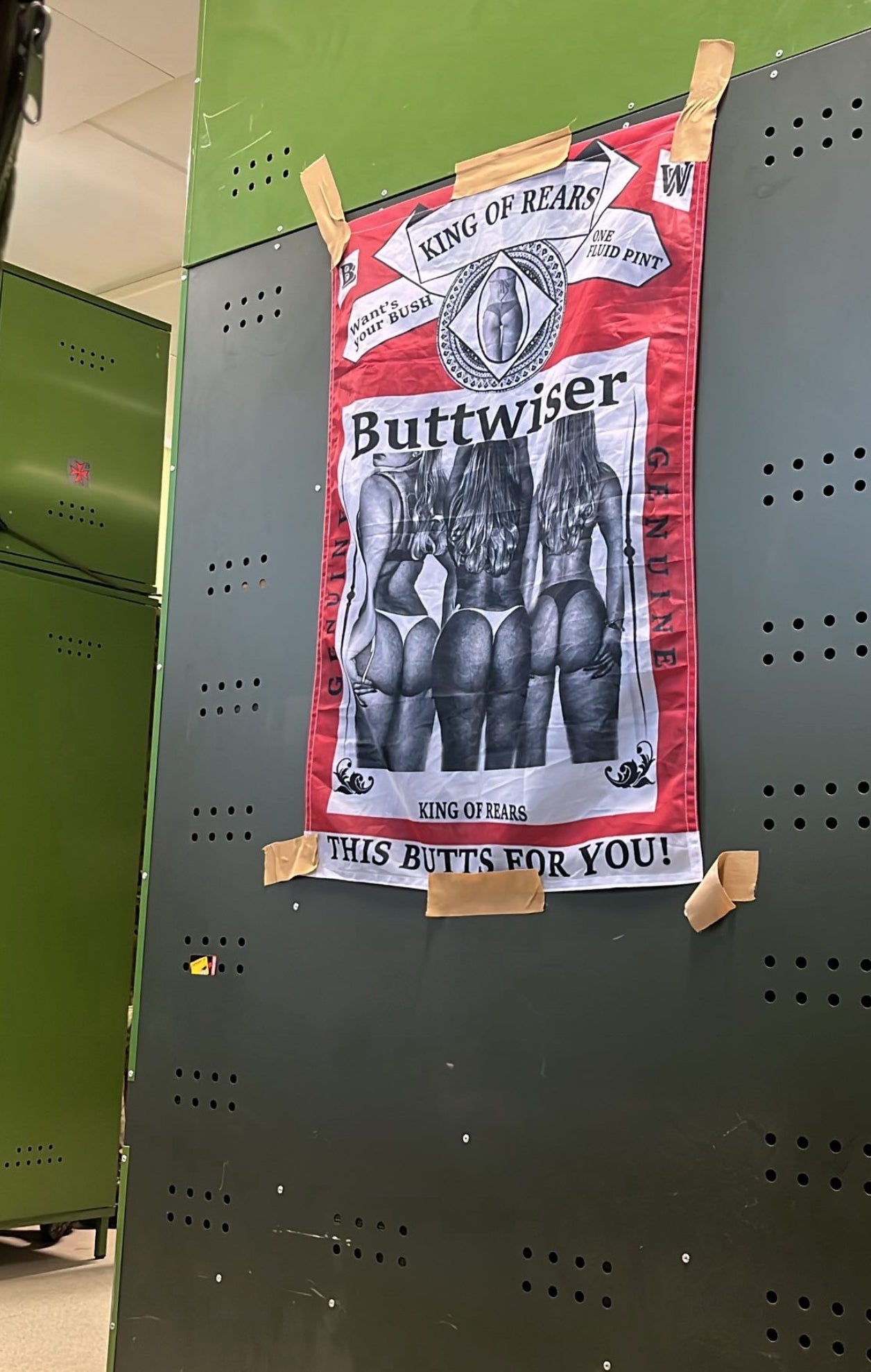 BUTTWISER Morale flag